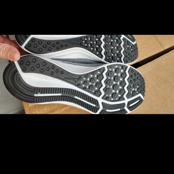 Nike Men's Downshifter 9 Running Shoe Size 8 - Picture 6 of 9